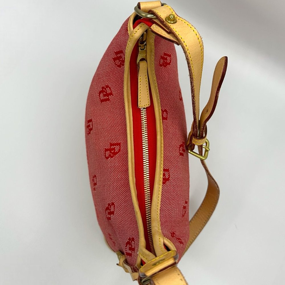 ⭐️⭐️SOLD⭐️⭐️ Dooney & Bourke Signature Canvas/Leather Shoulder Tote - Picture 10 of 15